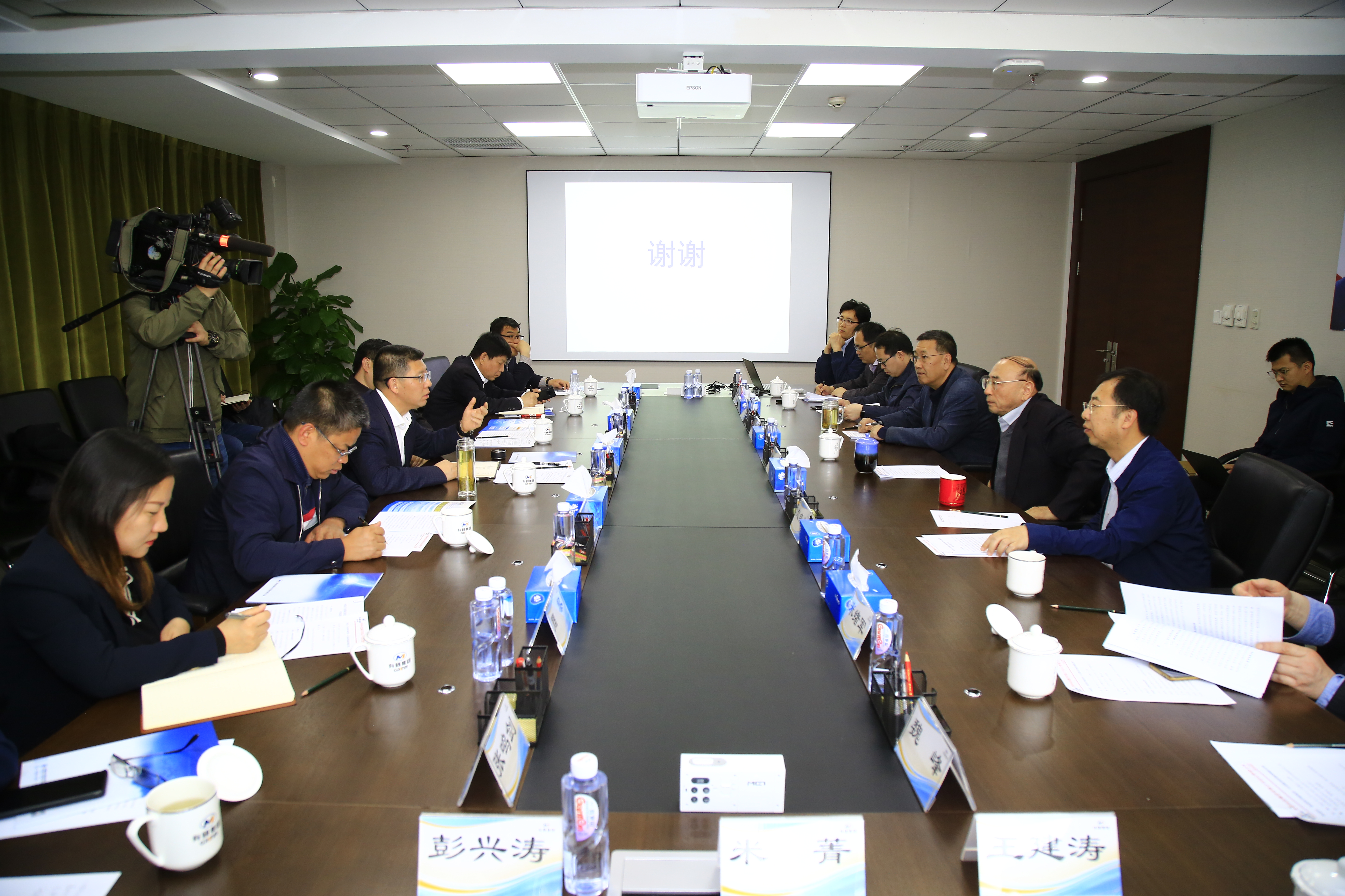 怀柔区委副书记、区长于庆丰一行到访完美网页版集团