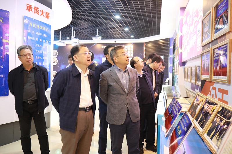 完美网页版集团副总经理周旗钢一行到江西省科学院调研