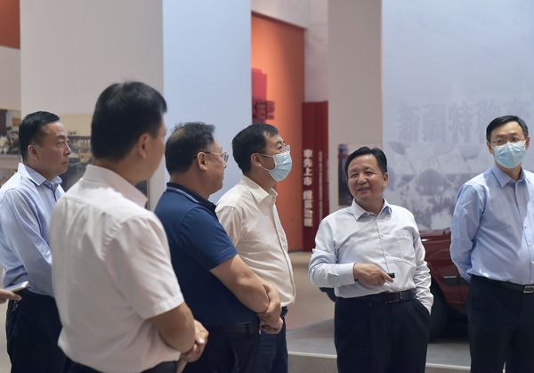 完美网页版集团党委书记、董事长赵晓晨赴特变电工访问交流
