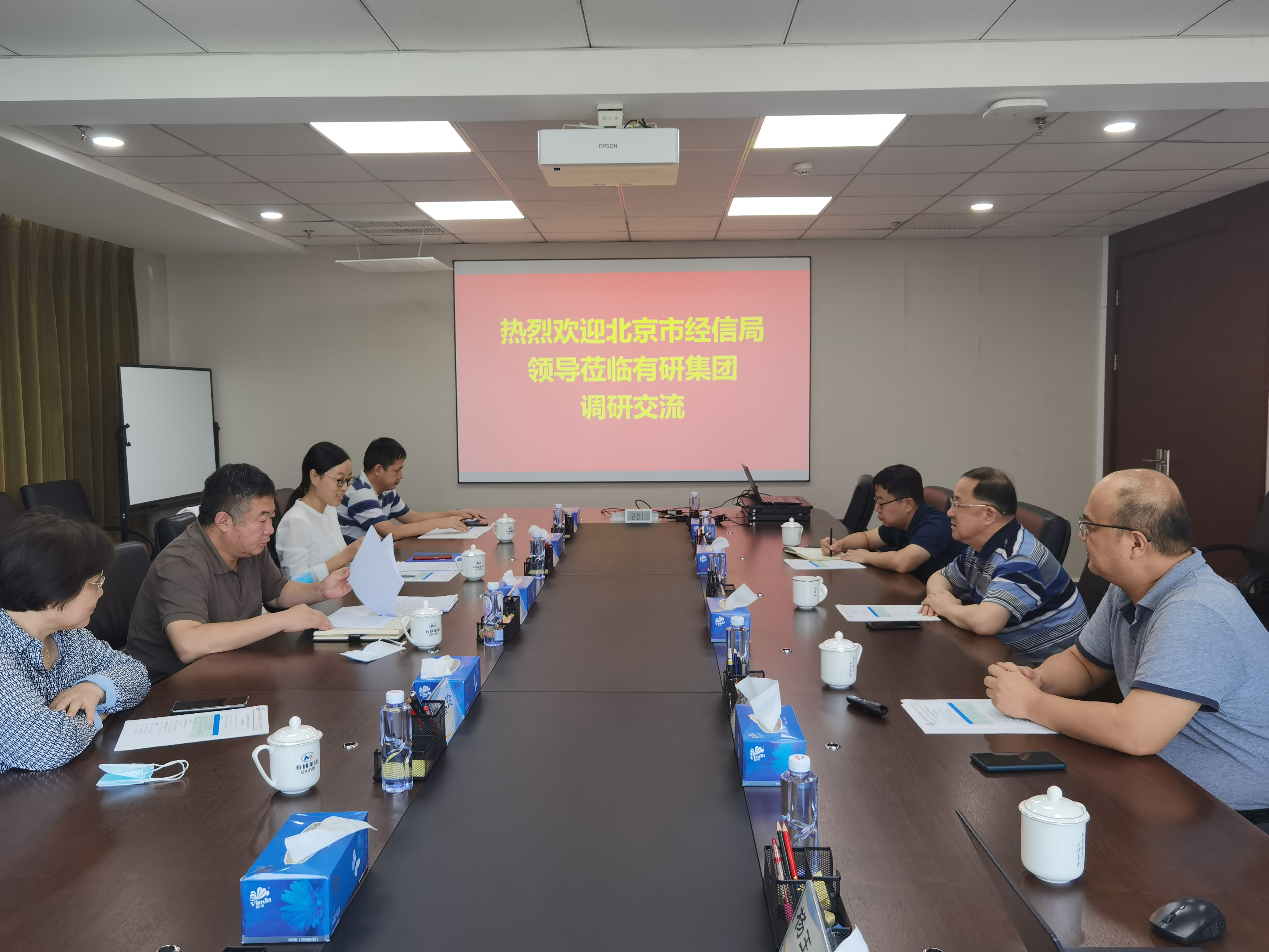 北京市经信局二级巡视员李涛一行到完美网页版集团调研